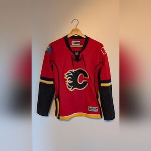 Calgary Flames Women's Jersey (M)
